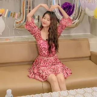 🎉 IU ไอยู, เคป็อป, นักร้อง, เกาหลี, คนดัง, นักแสดง, ท่าหัวใจ telegram sticker