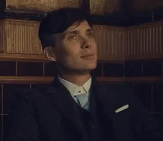 ▪️ Thomas Shelby Peaky Blinders Thomas Shelby, Peaky Blinders, Cillian Murphy, Gângster, Birmingham, Anos 20 whatsapp sticker