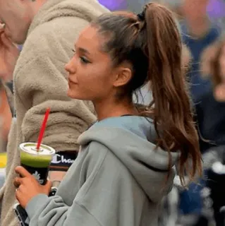 🌃 ผู้หญิง, คนดัง, Ariana Grande, นักร้อง, หางม้า, เครื่องดื่มสีเขียว telegram sticker