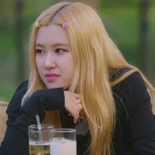 😐 Rose Роуз, Blackpink, K-pop, певица, знаменитость, светлые волосы telegram sticker