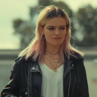🌸 Maeve Wiley Sex Education retrato, rubia, mujer, chaqueta de cuero, Maeve Wiley, Sex Education telegram sticker
