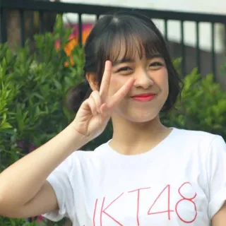 😜 JKT48 grupo idol, JKT48, signo de la paz, feliz, chica sonriente whatsapp sticker