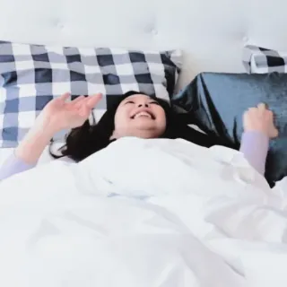 🐻 pessoa, sorrindo, deitado, cama, feliz telegram sticker