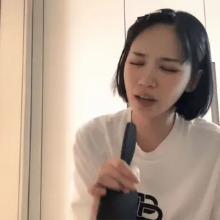 🥐 woman, singing, karaoke, microphone, home, indoors telegram sticker