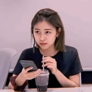 😐 ผู้หญิง, ผู้หญิงสาว, คนเกาหลี, คนเอเชีย, คน, สมาร์ทโฟน, ดื่ม telegram sticker