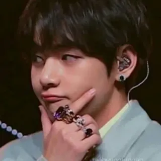 🧐 V taehyunglangganan kpop, cantante, música, entretenimiento, celebridad, bts, taehyung telegram sticker