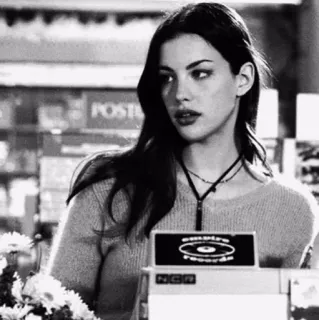 🍒 Liv Tyler Empire Records Atriz, Mulher, Preto e branco, Filme, Anos 90, Nostalgia telegram sticker