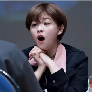 😧 kobieta, zaskoczona, K-pop, osoba, zszokowana, portret telegram sticker