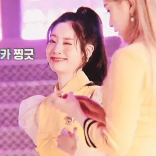🥮 카 찡긋 donna, sorriso, coreano, occhiolino telegram sticker