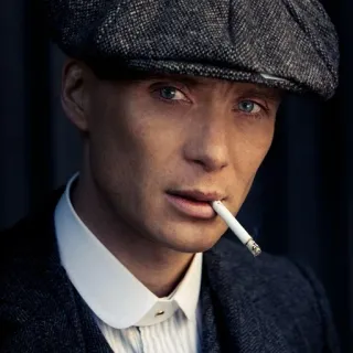 🚬 Thomas Shelby Peaky Blinders Thomas Shelby, Peaky Blinders, Cillian Murphy, Anh, hút thuốc, mũ nồi, drama, gangster telegram sticker