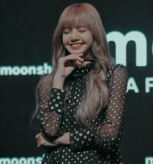 🌼 Lisa K-pop, chanteur, idole, Lisa, Blackpink whatsapp sticker