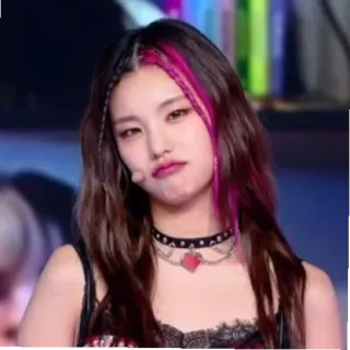 🥺 Yeji kpop, cantante, yeji, mujer, coreana, idol whatsapp sticker