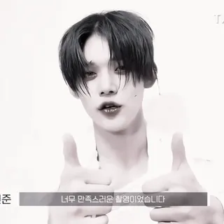 🥓 너무 만족스러운 촬영이었습니다 koreański, kciuk w górę, mężczyzna, portret telegram sticker