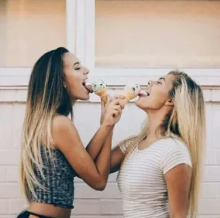 ❤️ sorvete, mulheres, comendo, amigos, verão, estilo de vida telegram sticker