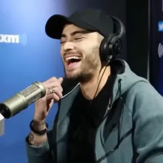 😂 Zayn Malik 音乐, 歌手, 男人, 耳机, 收音机, 采访 telegram sticker