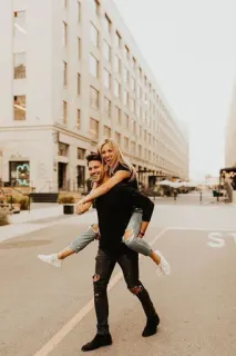 💖 pareja, a cuestas, ciudad, calle, afecto, relación telegram sticker