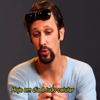 📱 Hoje em dia é tudo celular hombre, gafas de sol, retrato, casual, interior telegram sticker