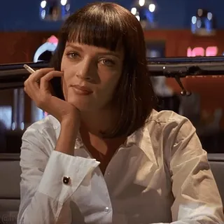 😏 Mia Wallace Pulp Fiction Mia Wallace, Pulp Fiction, Uma Thurman, sigaretta, personaggio film, film cult, anni '90, film telegram sticker