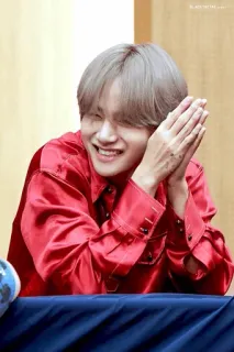 🙊 K-pop, Sorriso, Rosso, Uomo, Coreano, Asiatico, Capelli argentati telegram sticker