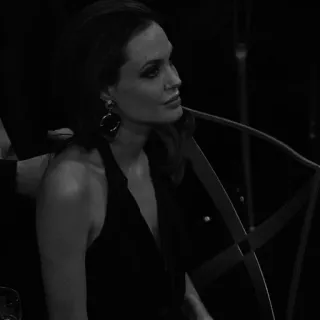 🗻 Angelina Jolie attrice, bianco e nero, ritratto, celebrità telegram sticker