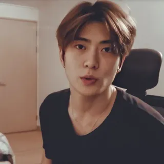 📸 男人, 肖像, 人, 室内, 亚洲人 telegram sticker