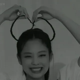 🕷 Jennie kpop, певец, blackpink, сердце, жест telegram sticker