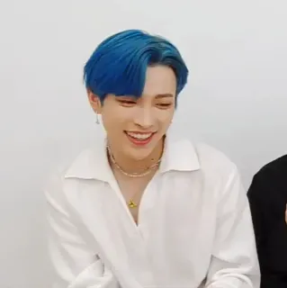 ⛈ Hongjoong kpop, ateez, cantor, cabelo azul, hongjoong whatsapp sticker