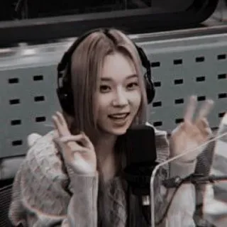 🩹 女性, マイク, ヘッドホン, 韓国, アイドル, エンタメ telegram sticker