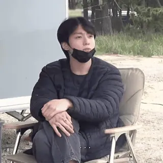 🤔 ... person, sitzen, denken, kpop, idol whatsapp sticker