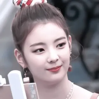 🦩 Frau, K-Pop, Porträt, Gesicht, Asiatisch, Mädchen telegram sticker