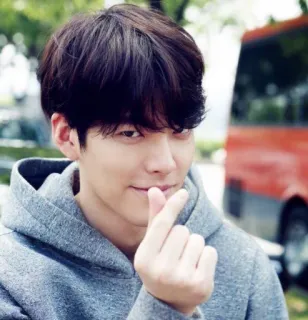 ❤️ мужчина, портрет, корейский, k-pop, актер, сердце пальцами telegram sticker