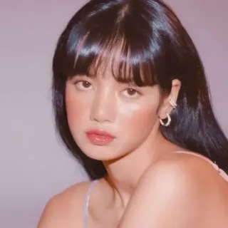 🐈 Lisa ผู้หญิง, ภาพเหมือน, ต่างหู, ใบหน้า, ความงาม, Kpop, Blackpink telegram sticker