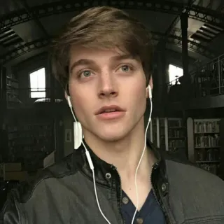 👻 hombre, interior, retrato, persona, auriculares, biblioteca telegram sticker