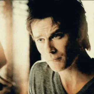 🦇 Damon Salvatore The Vampire Diaries mężczyzna, wampir, serial, przystojny, ciemne włosy, uśmieszek telegram sticker