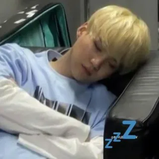 🤠 sueño, durmiendo, cansado, siesta, sofá, persona telegram sticker