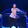 🕺