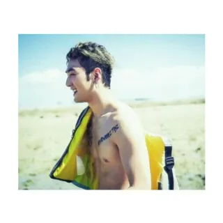 💦 man, shirtloos, strand, tatoeage, reddingsvest telegram sticker