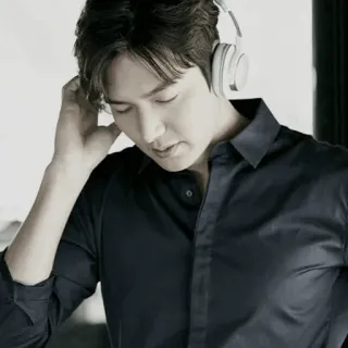 🎧 Lee Min-ho aktor, koreański, muzyka, słuchawki, portret, celebryta, mężczyzna telegram sticker