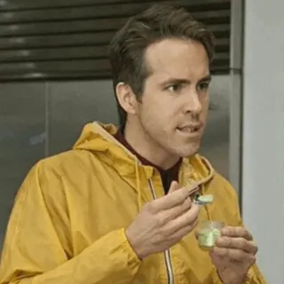 🔮 Ryan Reynolds aktor, makan, jaket kuning, orang, selebriti telegram sticker