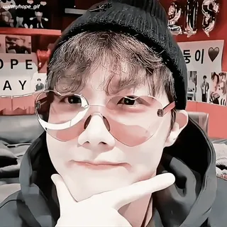 𝙝𝙤𝙗𝙞 𝙢𝙤𝙤𝙙 by @btsxaesthetic :: @fStikBot whatsapp stickers