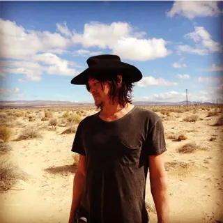 🤠 Norman Reedus Norman Reedus, acteur, woestijn, hoed, Walking Dead, portret whatsapp sticker