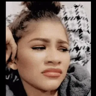 🙄 Zendaya attrice, celebrità, espressione, disgusto, divertente, meme di internet, faccia, donna telegram sticker