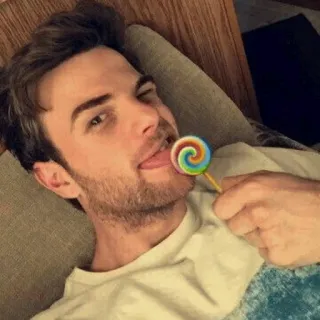 📎 man, lollipop, portrait, person, selfie, lying down telegram sticker