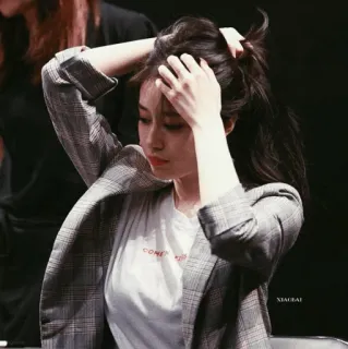 ⏳ come by woman, jacket, hair, kpop, girl, style, fashion whatsapp sticker
