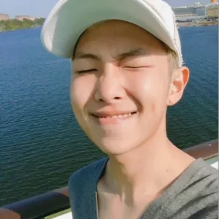 😤 RM คน, ผู้ชาย, ภาพเหมือน, แว่นกันแดด, แว่นกันแดด, ทะเล telegram sticker