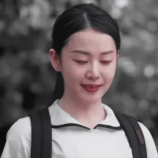 🇯🇪 女人, 肖像, 学生, 微笑, 黑发, 背包 whatsapp sticker