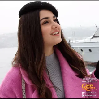 😇 Gunesin Kizlari HER PAZARTESI 20:00 KANAL D, Gunesin Kizlari Frau, Mantel, Türkisches Drama, Fernsehen, Schauspielerin whatsapp sticker