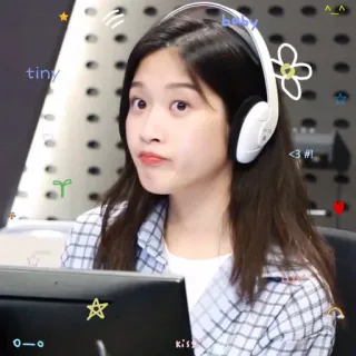 👩‍💻 baby tiny Frau, Kopfhörer, Blume, süß, asiatisch, Mädchen telegram sticker