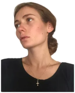 😕 Frau, Porträt, Person, Halskette, Schmuck telegram sticker