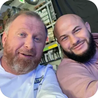 🤪 METRO persone, selfie, ritratto, uomini, METRO, azienda telegram sticker